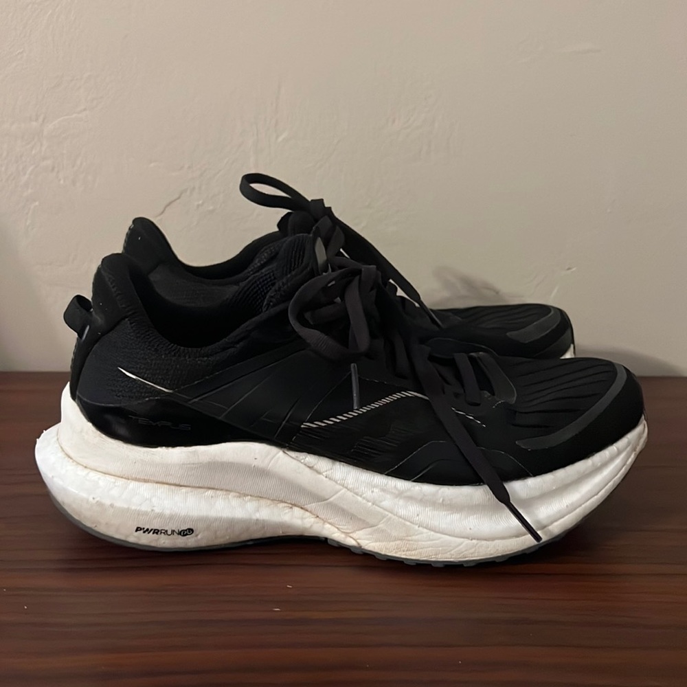 EUC Saucony Tempus Running Shoes